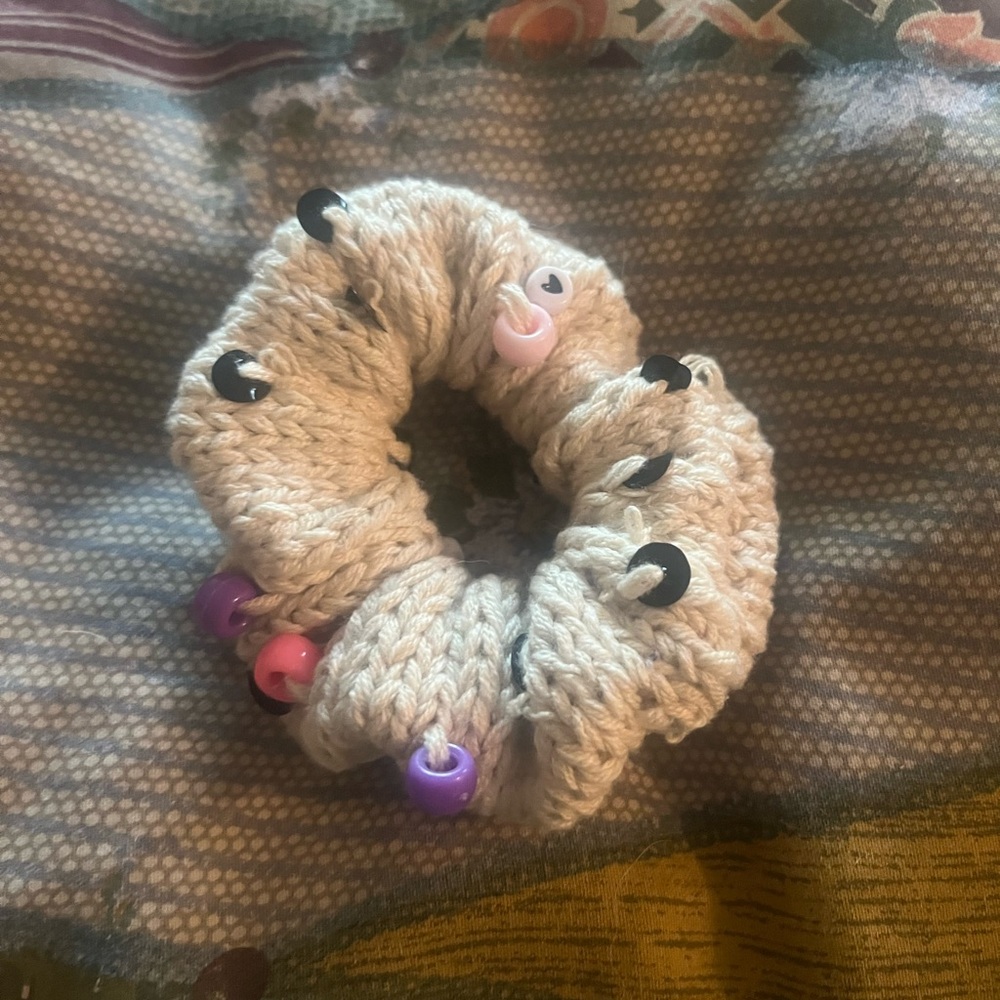 Beaded Knit Hair Scrunchie - Cream and Pink